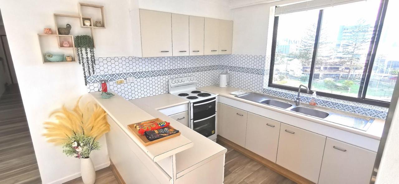 Beachside Apartment In The Heart Of Surfers Paradise - Free Parking Gold Coast Dış mekan fotoğraf