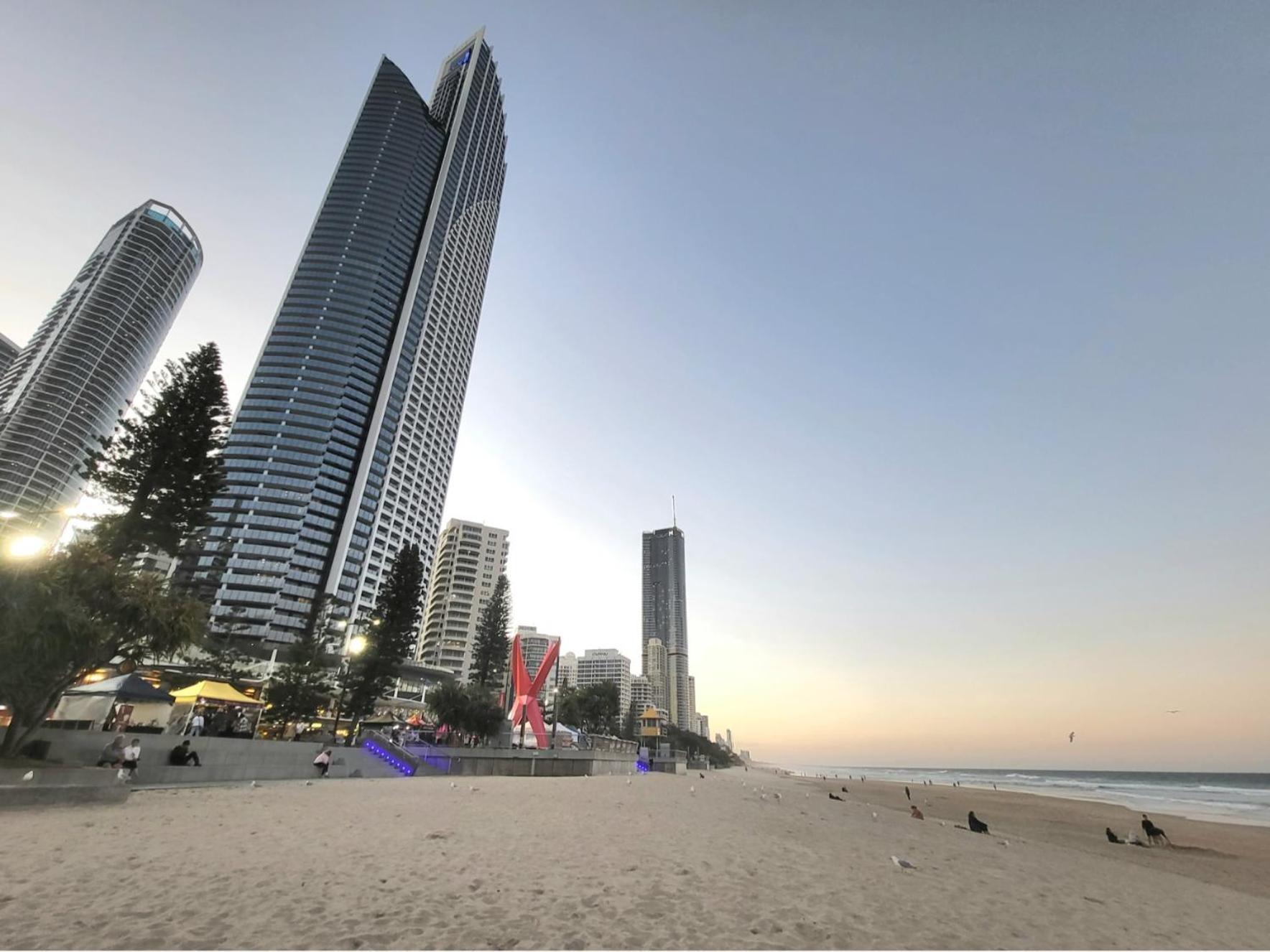 Beachside Apartment In The Heart Of Surfers Paradise - Free Parking Gold Coast Dış mekan fotoğraf